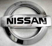 Шильдик автомобильный SHKP Nissan SM серебрянный пластик