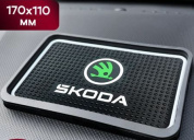 Коврик KPM 018 "Шкода" на приборную панель малый с бортами силикон 17*11см