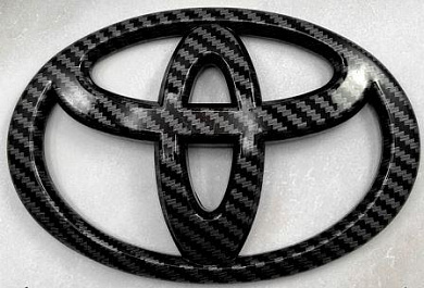 Шильдик автомобильный SHKP Toyota KB карбон пластик размер 140мм